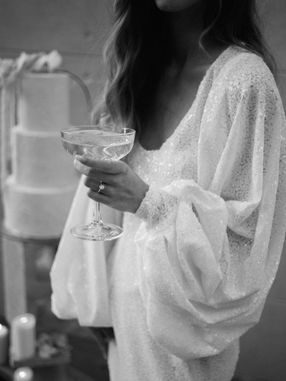 Взболтать, но не смешивать. Все о баре