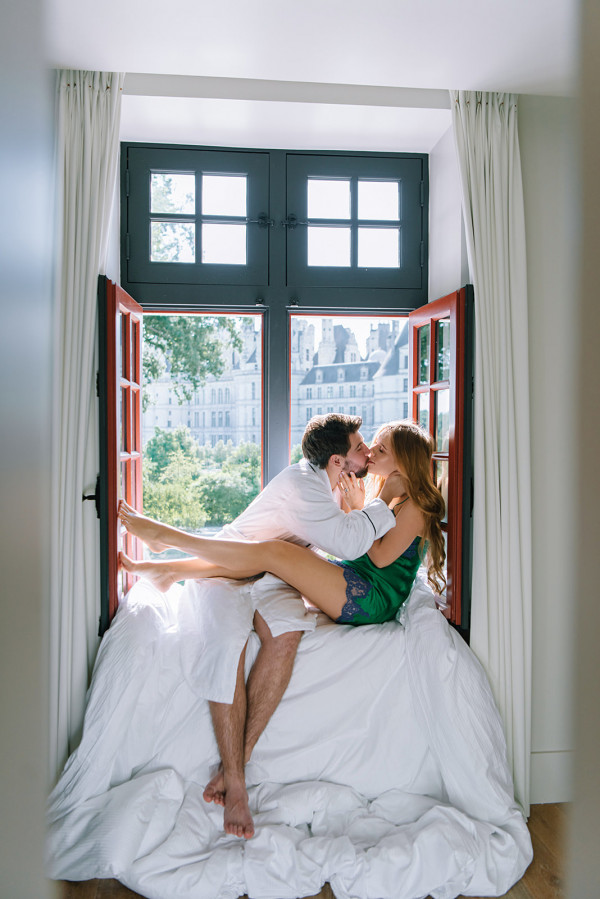 Предсвадебная съемка на улицах Парижа