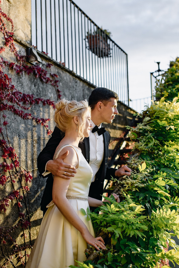 Свадебный ужин под сенью виноградных листьев