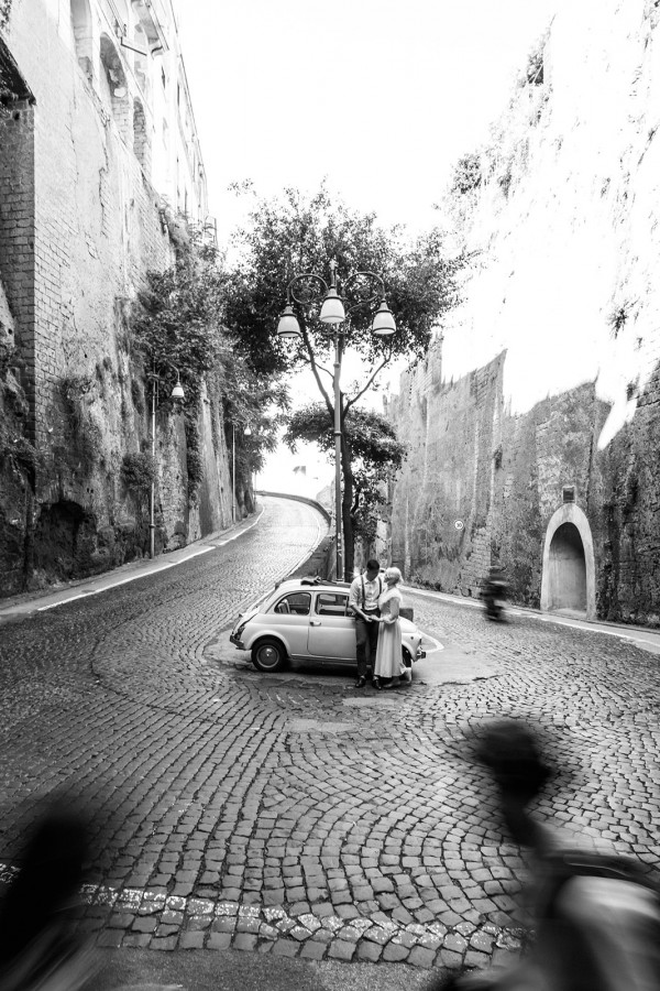 Невеста в свадебном платье своей мамы —