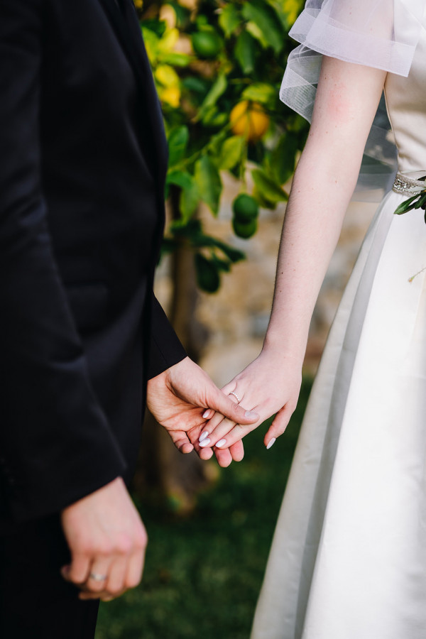 Свадебный ужин под сенью виноградных листьев