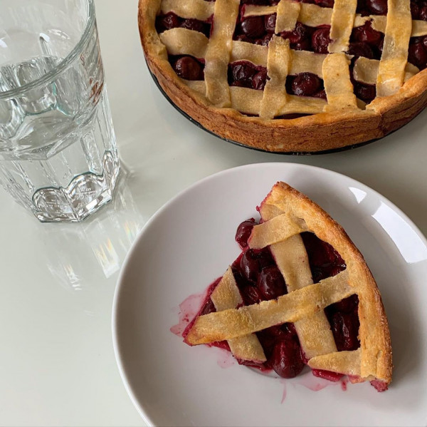 Миндальная галета, яблочный тарт и другие десерты