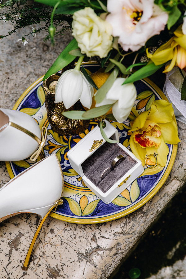 Свадебный ужин под сенью виноградных листьев