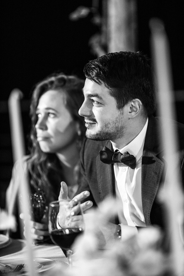 Свадебный ужин под сенью виноградных листьев