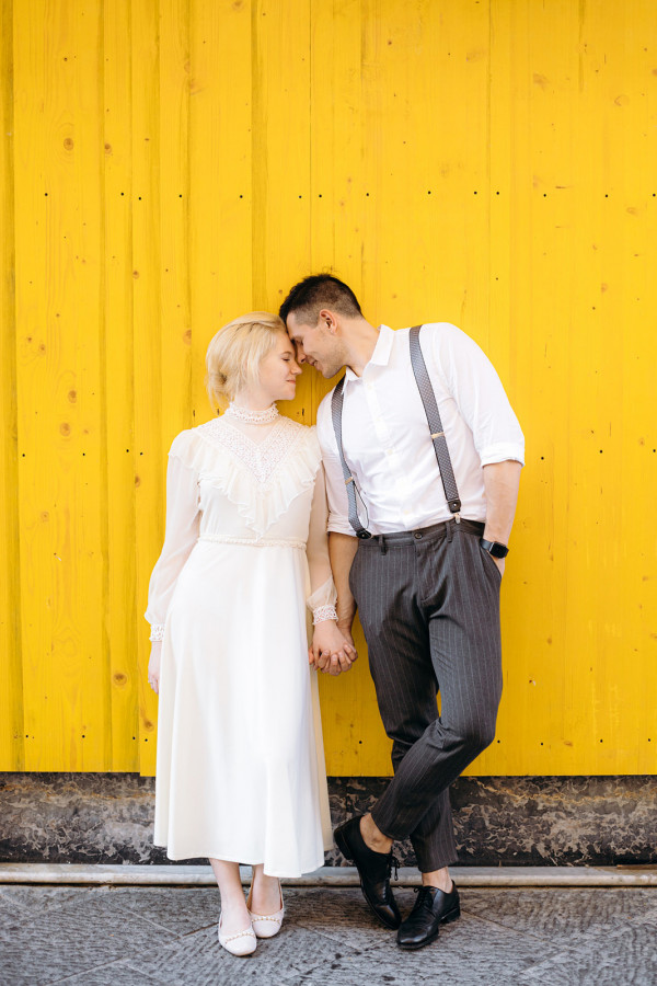 Невеста в свадебном платье своей мамы —