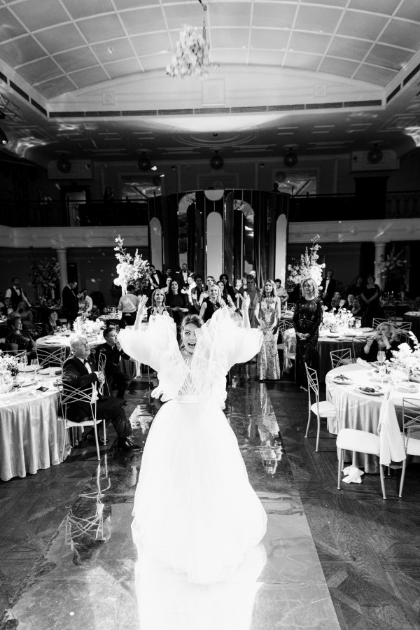 Космос, балет и невесомость в необычной свадьбе