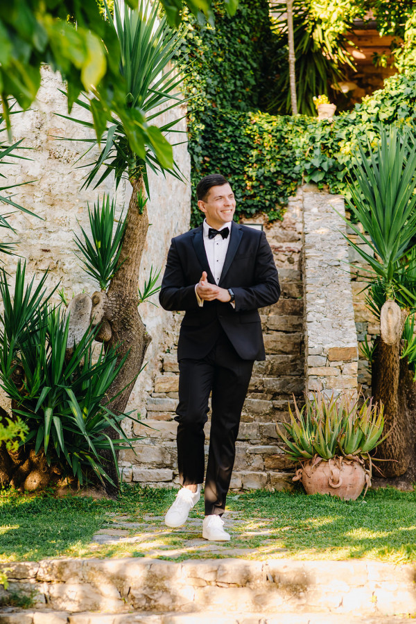 Свадебный ужин под сенью виноградных листьев