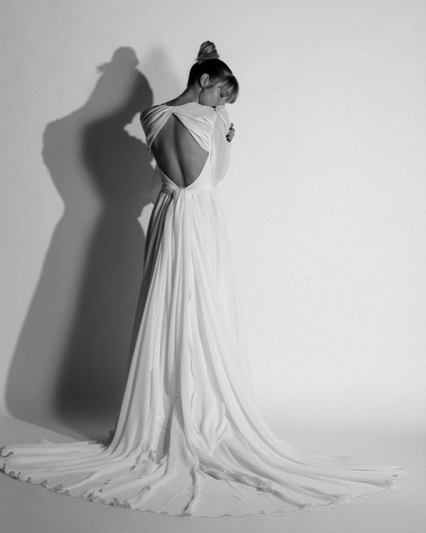 Лаконичные свадебные платья без кружева