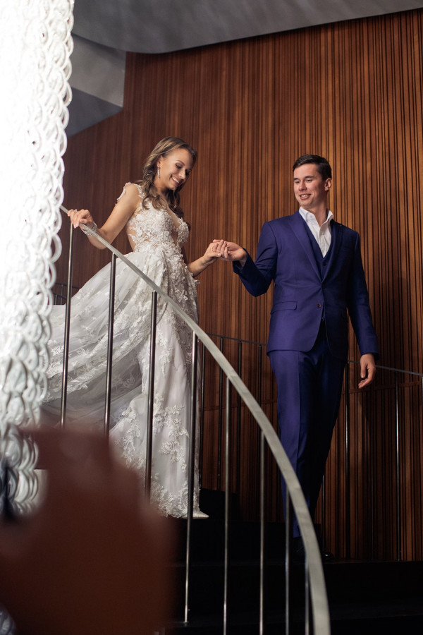 Современная осенняя свадьба в золотистых оттенках