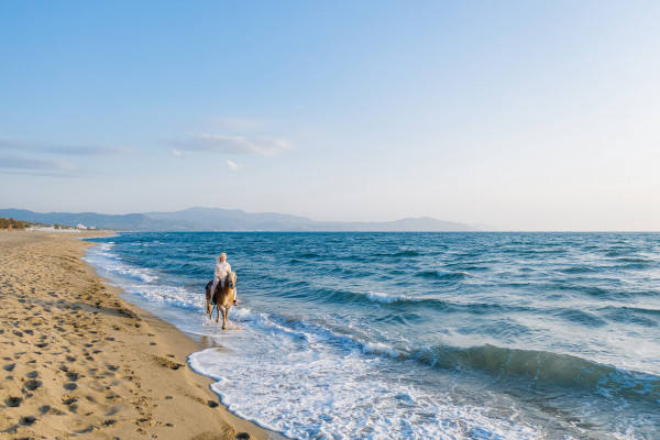 Невеста в свадебном платье своей мамы —