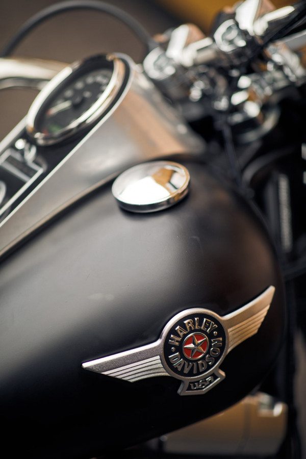 Современная осенняя свадьба в золотистых оттенках