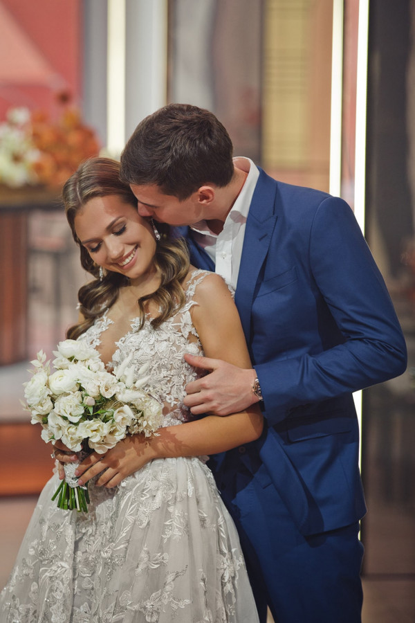 Современная осенняя свадьба в золотистых оттенках