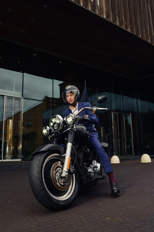 Современная осенняя свадьба в золотистых оттенках