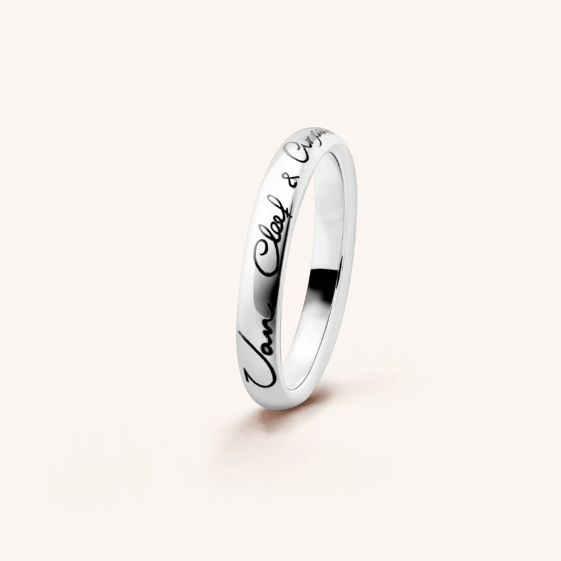 Можно ли продавать кольца. Магазин продающий кольца. Кольца Вансяней. Куда продать кольцо. Где в Тольятти продаются кольца.
