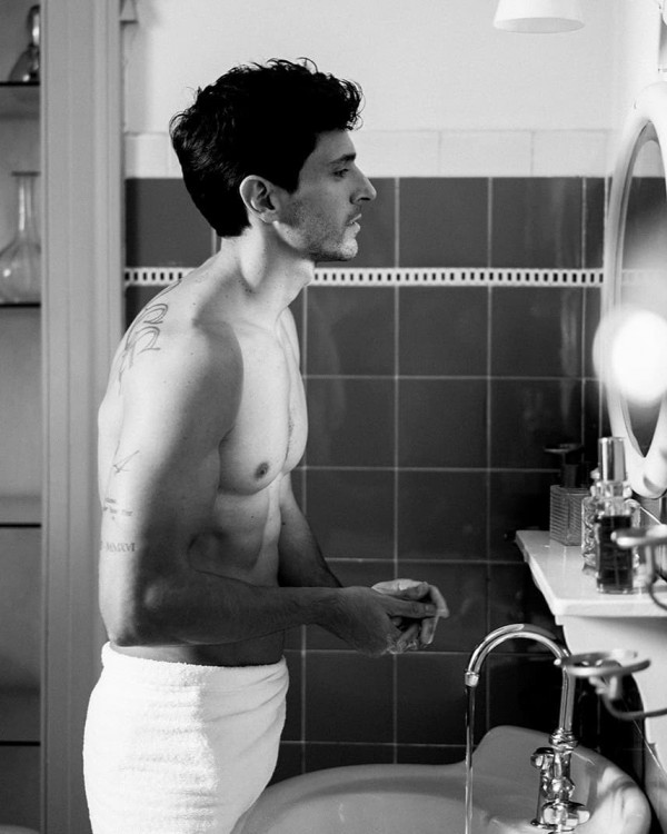 Лучшие барбершопы Москвы для брутального утра жениха