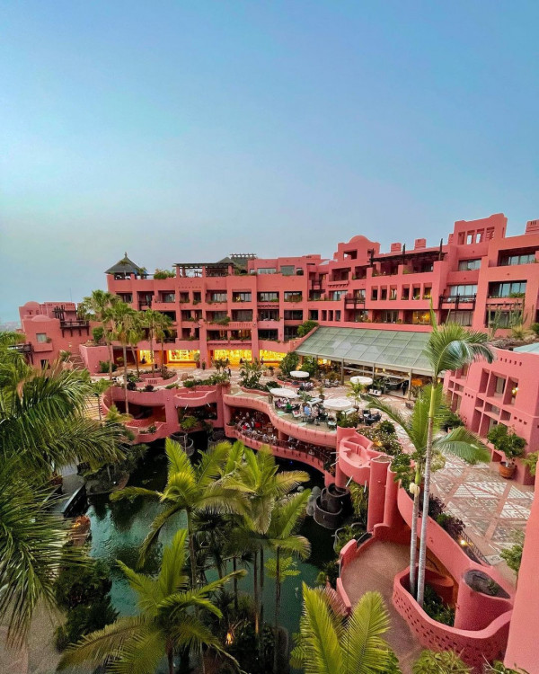 The Ritz-Carlton, Moscow дарит подарки молодоженам