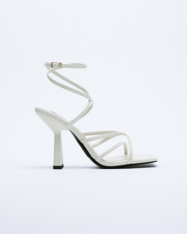 Где искать идеальные белые босоножки, если нужно