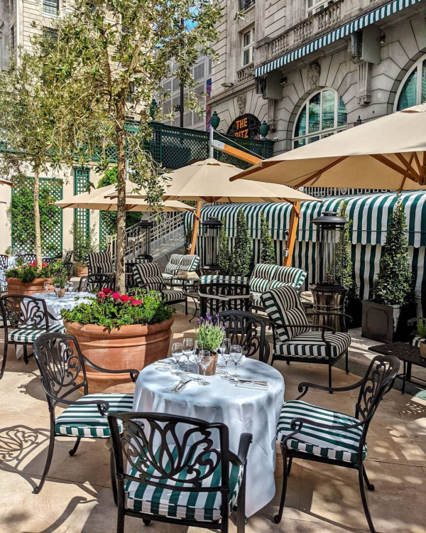 The Ritz-Carlton, Moscow дарит подарки молодоженам