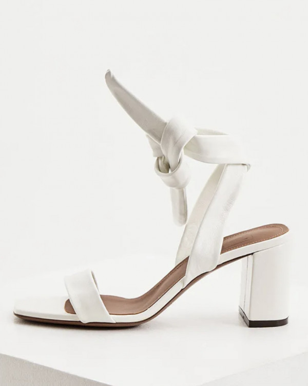 Где искать идеальные белые босоножки, если нужно