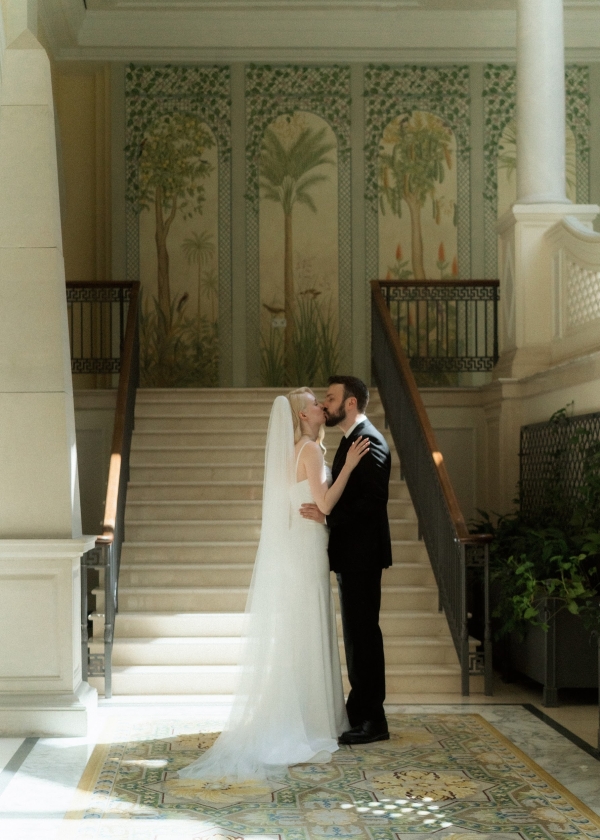 Утро в Four Season Lion Palace, роспись