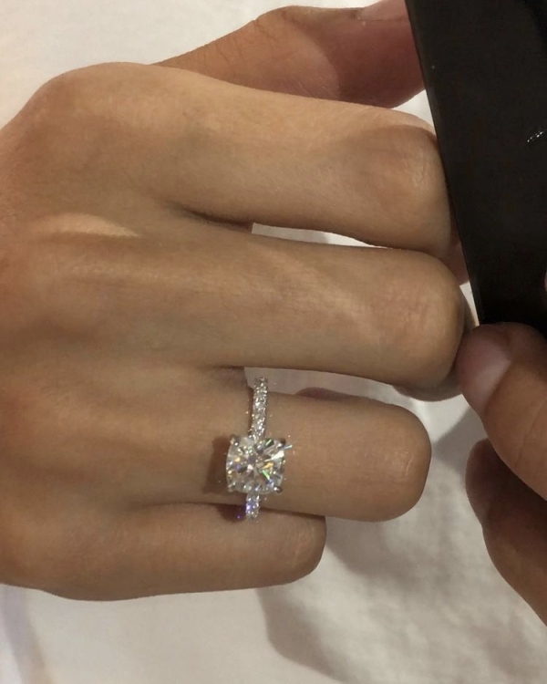 Где искать классические помолвочные кольца с бриллиантами?