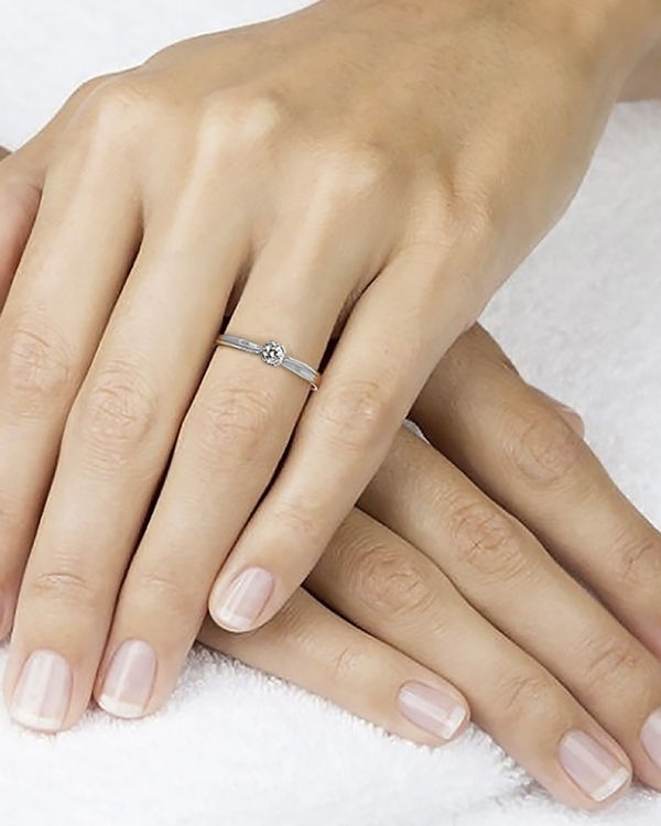 Где искать классические помолвочные кольца с бриллиантами?