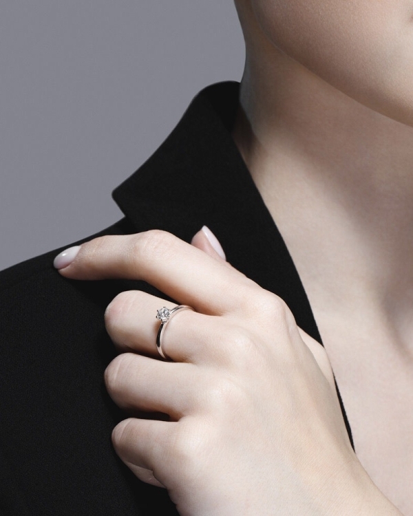 Где искать классические помолвочные кольца с бриллиантами?