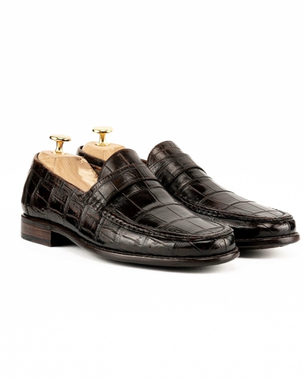 Где купить премиальную мужскую обувь ручной работы?