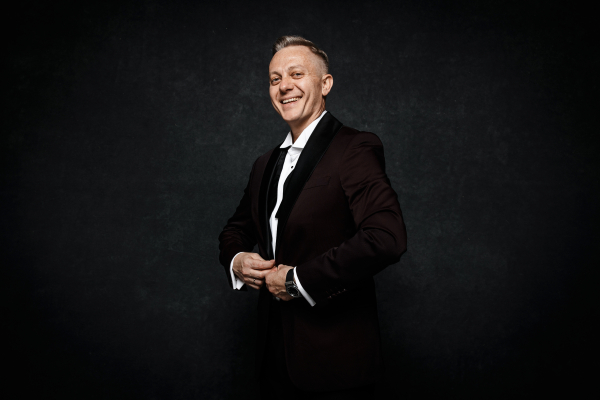 Ведущие Антон Абучкаев