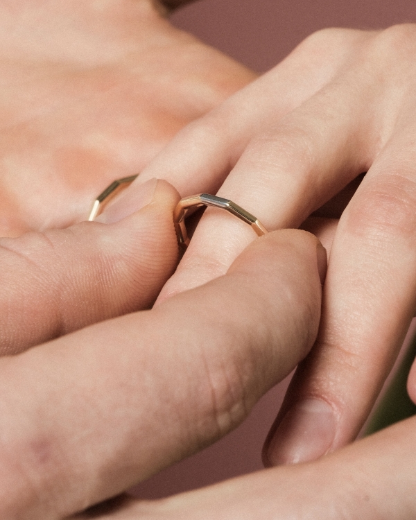 Стильные помолвочные и обручальные кольца, которые отражают