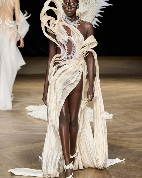 Лучшие свадебные образы с Недели Высокой моды