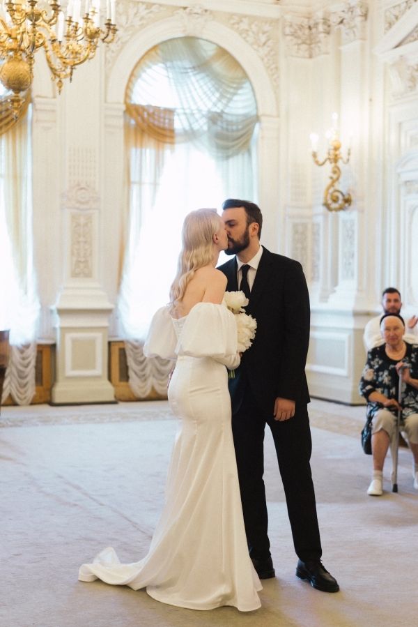 Утро в Four Season Lion Palace, роспись