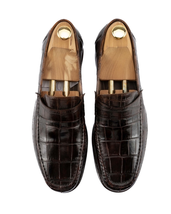 Где купить премиальную мужскую обувь ручной работы?