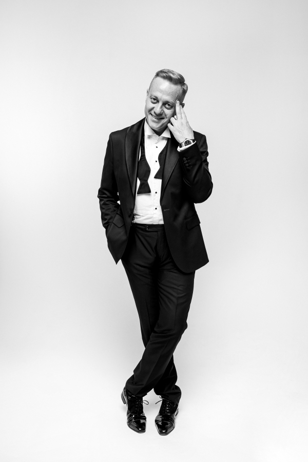 Ведущие Антон Абучкаев