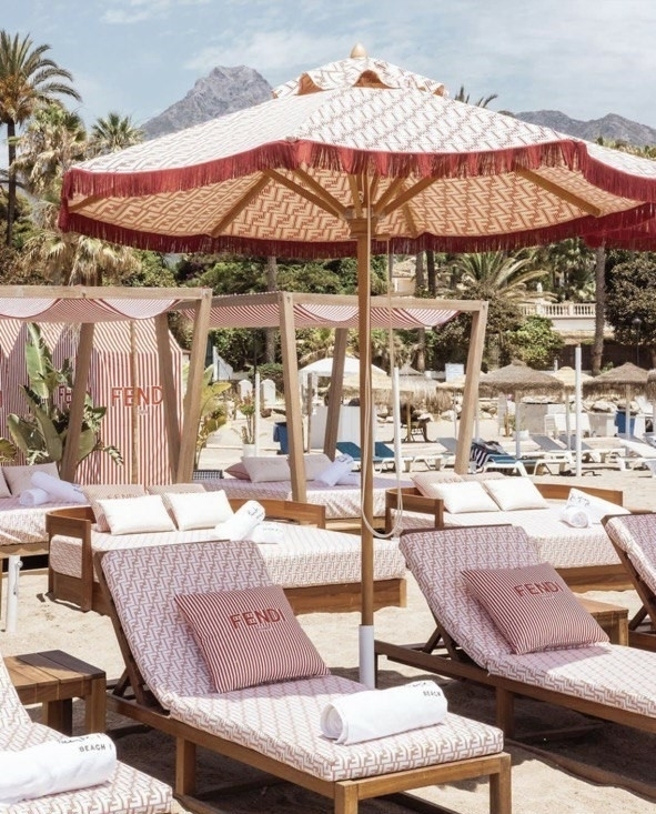 7 дизайнерских пляжей для модного медового месяца