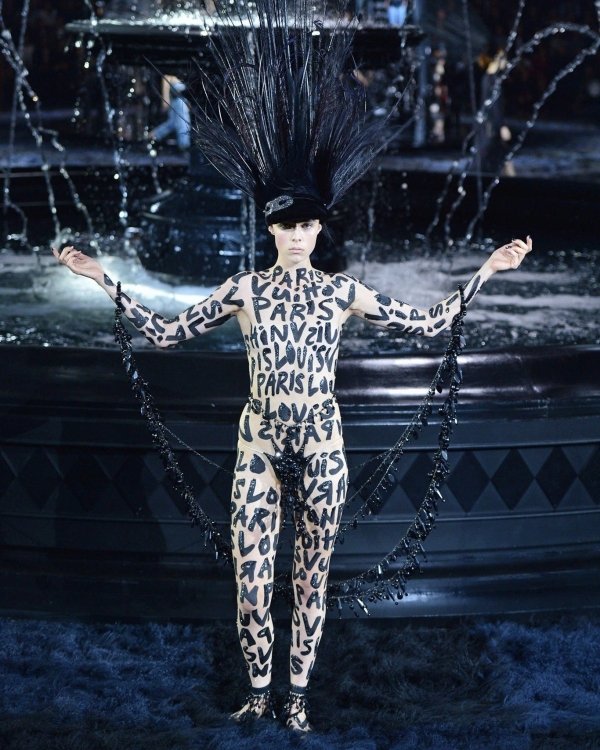 Бесконечная красная дорожка, дивный сад и подводное