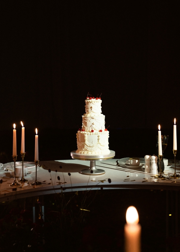 Кинематографичная свадьба в эстетике «Мулен Руж» в