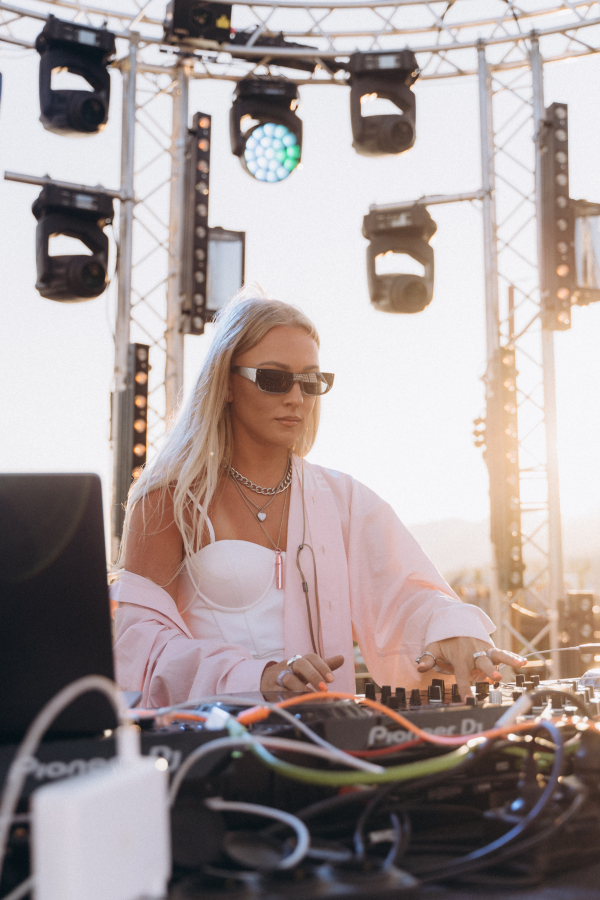 Диджеи Лена Зозуля