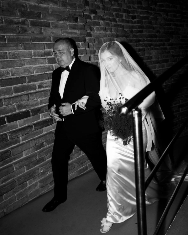 Кинематографичная свадьба в эстетике «Мулен Руж» в