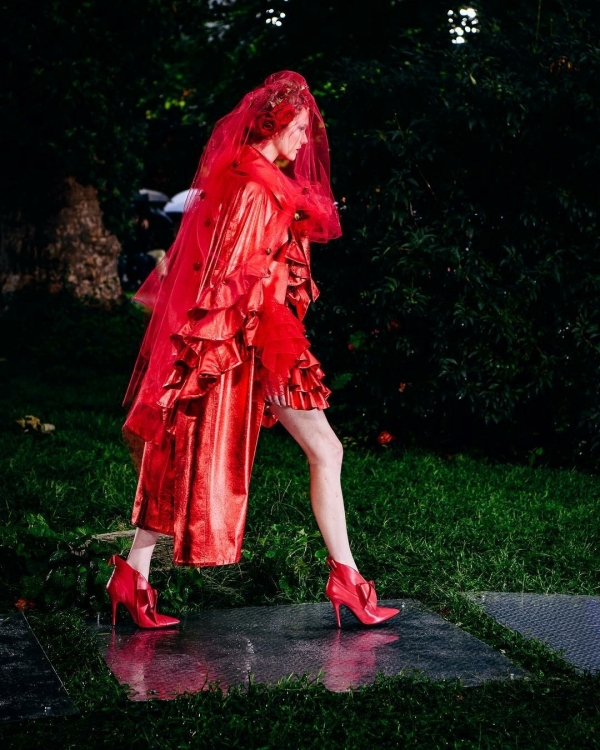 Бесконечная красная дорожка, дивный сад и подводное