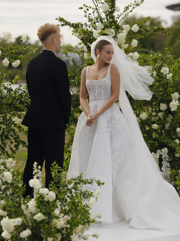 Свадьба, вдохновленная эстетикой timeless и Петербургским андеграундом