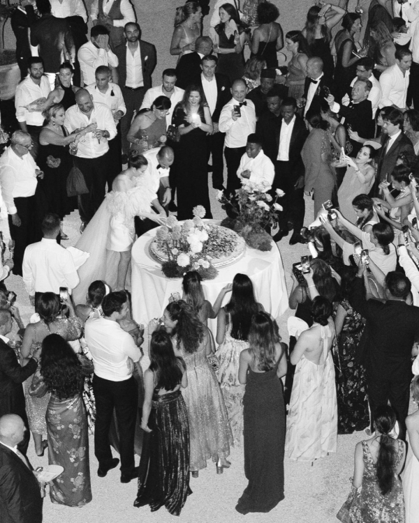 Свадебный этикет: как общаться, если никого не