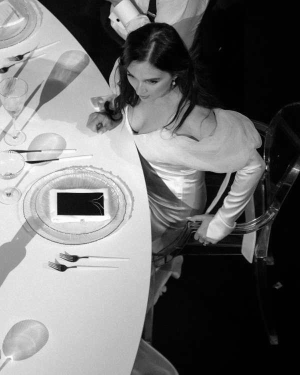 Кинематографичная свадьба в эстетике «Мулен Руж» в