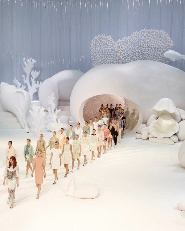 Бесконечная красная дорожка, дивный сад и подводное