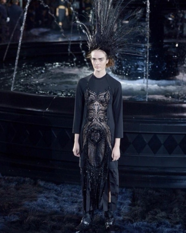 Бесконечная красная дорожка, дивный сад и подводное