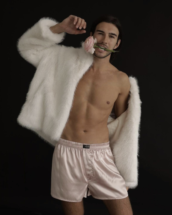 Утро жениха: стильные пижамы, кимоно и боксеры