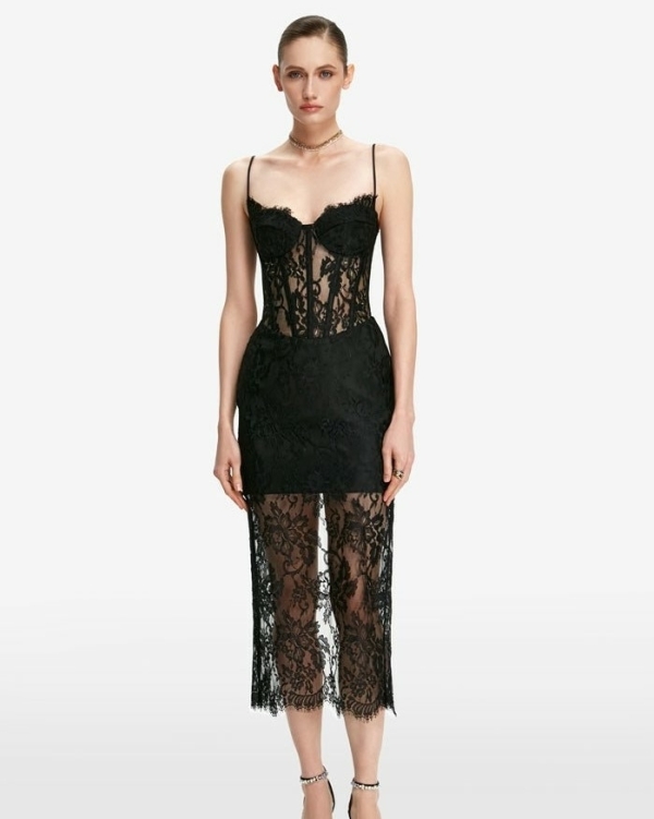 Устали от эстетики Барби? Наряжайтесь во все