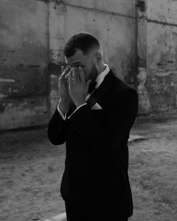 Кинематографичная свадьба в эстетике «Мулен Руж» в