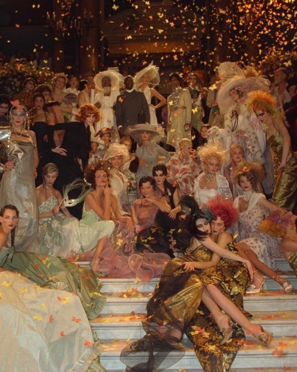 Бесконечная красная дорожка, дивный сад и подводное