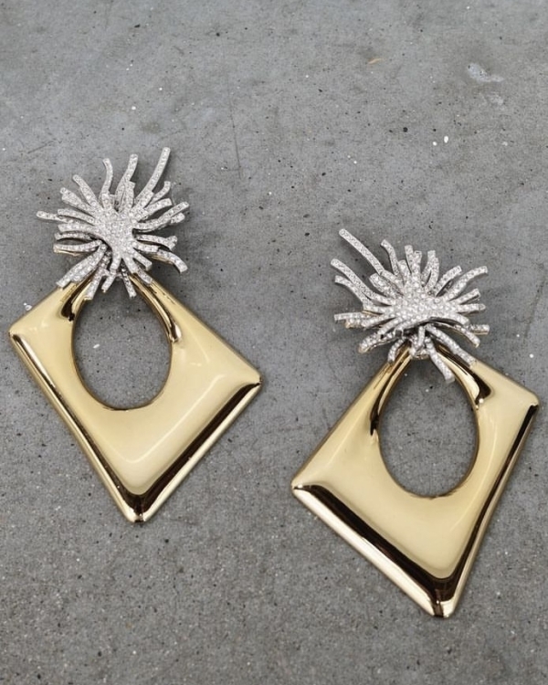 Серьги для образа невесты в 2023 году.